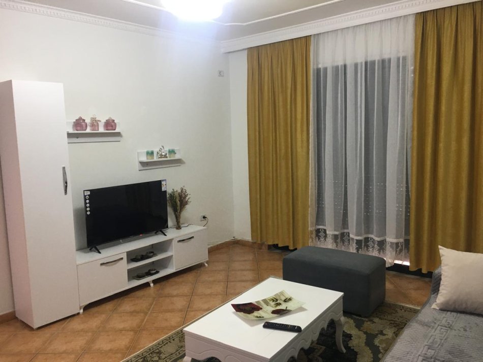 Tirane, jepet me qera apartament 2+1 Kati 1, 105 m² 500 € (Fresk)