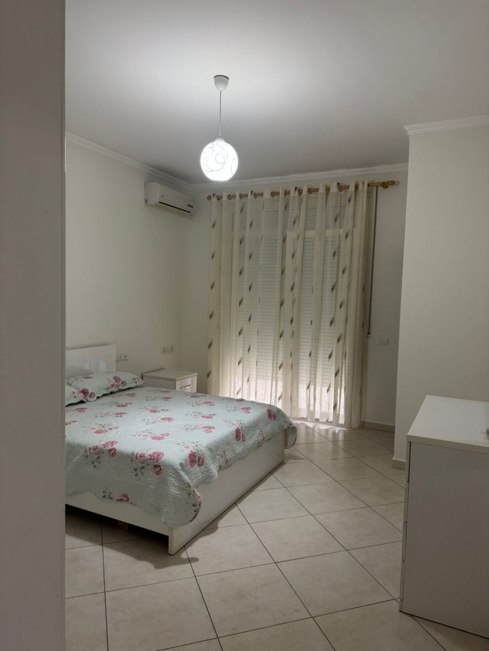 Tirane, jepet me qera apartament 2+1 Kati 2, 110 m² 600 € (kopshti botanik)