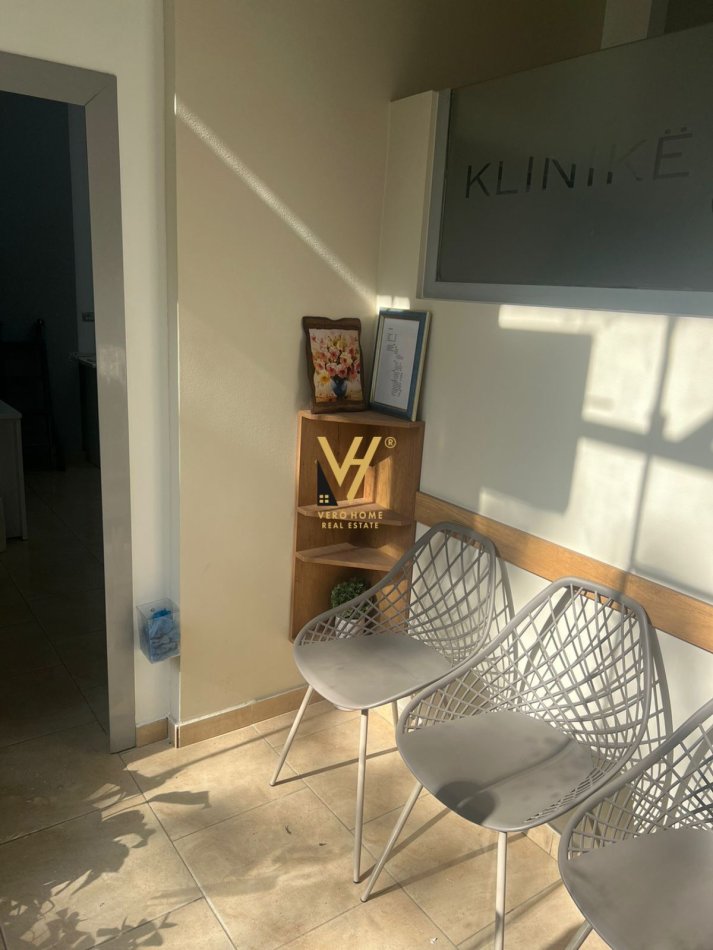 Tirane, jepet me qera dyqan Kati 0, 50 m² 600 € (YZBERISHT)