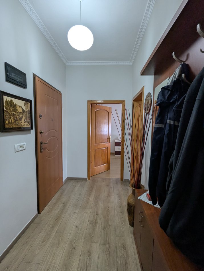 Tirane, jepet me qera apartament 2+1+Ballkon Kati 5, 97 m² 550 € (Don Bosko)