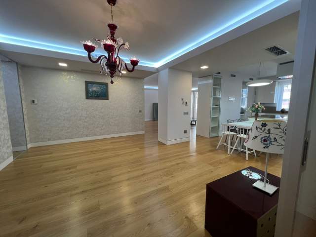 Tirane, jepet me qera apartament 4+1+BLK Kati 4, 230 m² 2.000 Euro (RRuga Adem Jashari)