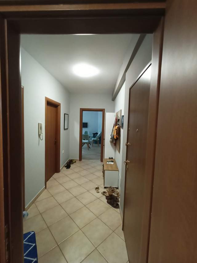 Tirane, jepet me qera apartament 2+1 Kati 2, 100 m² 500 Euro (JordanMisja)