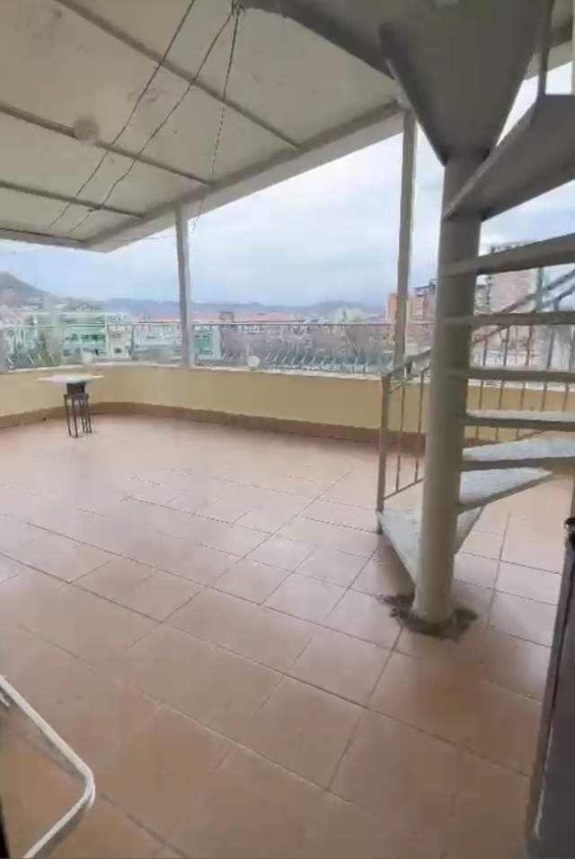 Tirane, jepet me qera Vile 5+1+BLK Kati 4, 110 m² 40.000 Leke (Bedri Karapici)
