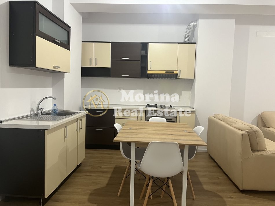 Tirane, jepet me qera apartament 2+1 Kati 4, 95 m² 450 € (Ali Demi)