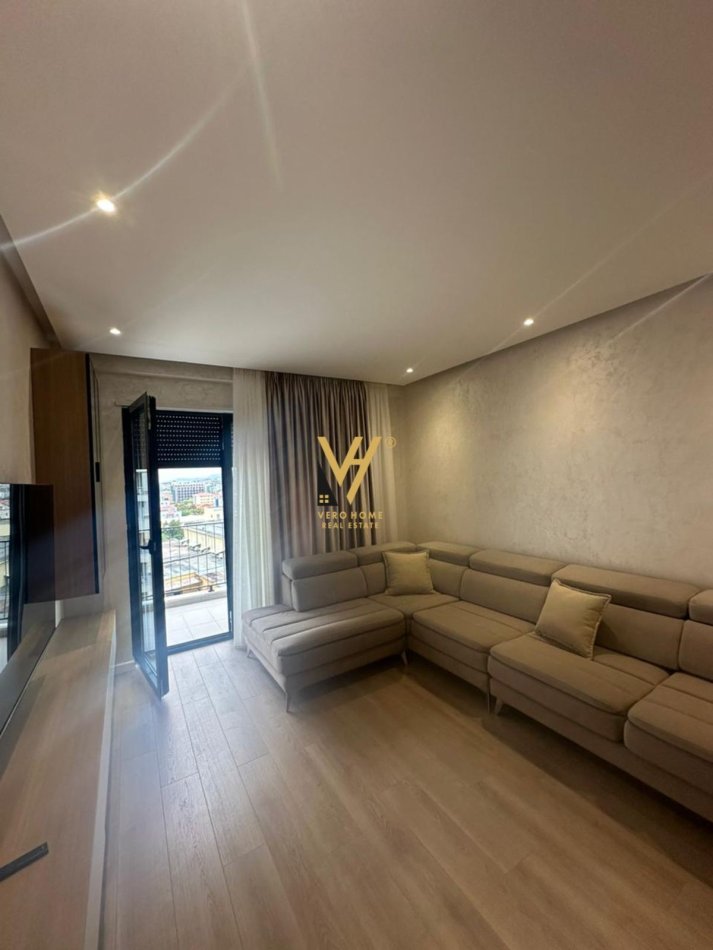 Tirane, jepet me qera apartament 2+1+Ballkon Kati 7, 98 m² 1.200 € (BULEVARDI I RI)