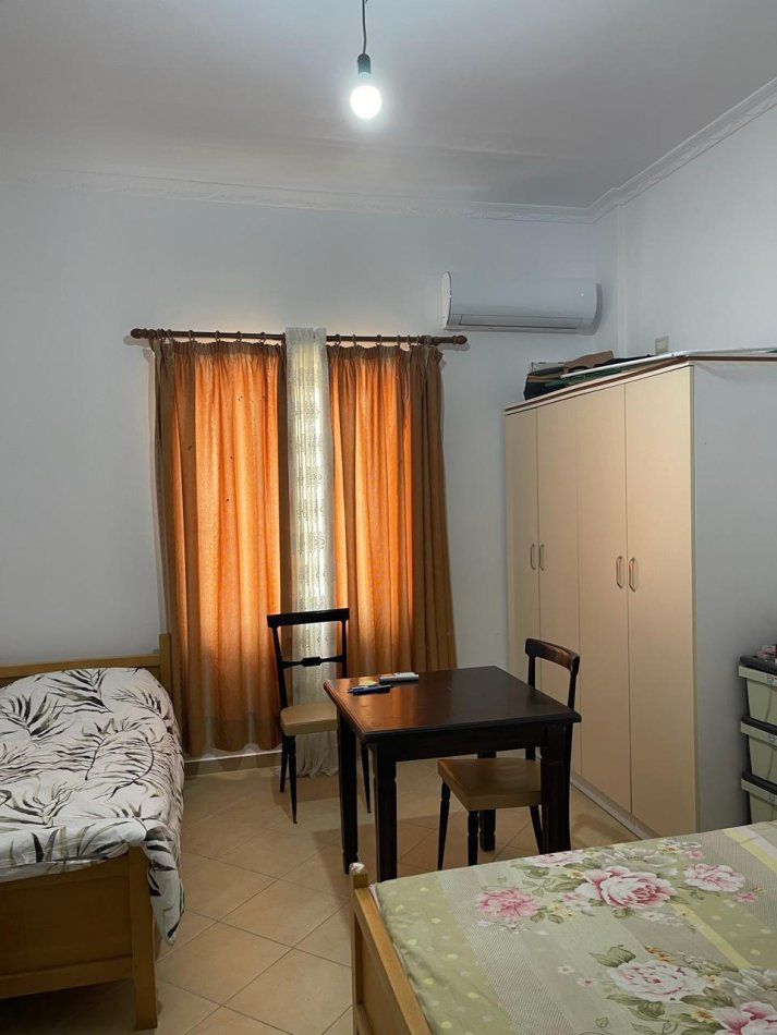 Tirane, jepet me qera apartament 1+1 Kati 5, 40 m² 300 € (5 maj)
