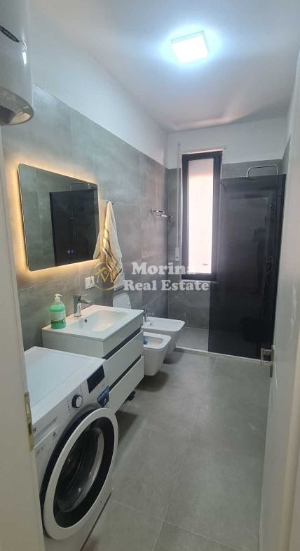 Tirane, jepet me qera apartament 1+1+Ballkon Kati 4, 103 m² 700 € (Xhamlliku)