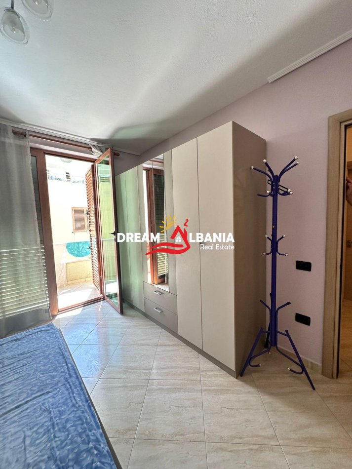 Tirane, jepet me qera apartament 3+1+Ballkon Kati 2, 140 m² 550 € 
