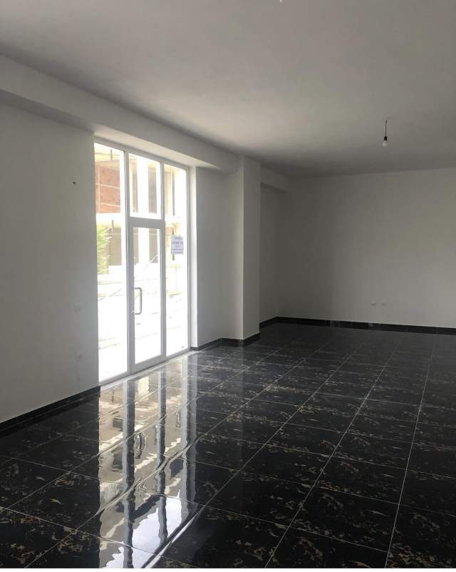 Tirane, jepet me qera Kati 1, 75 m² 700 Euro