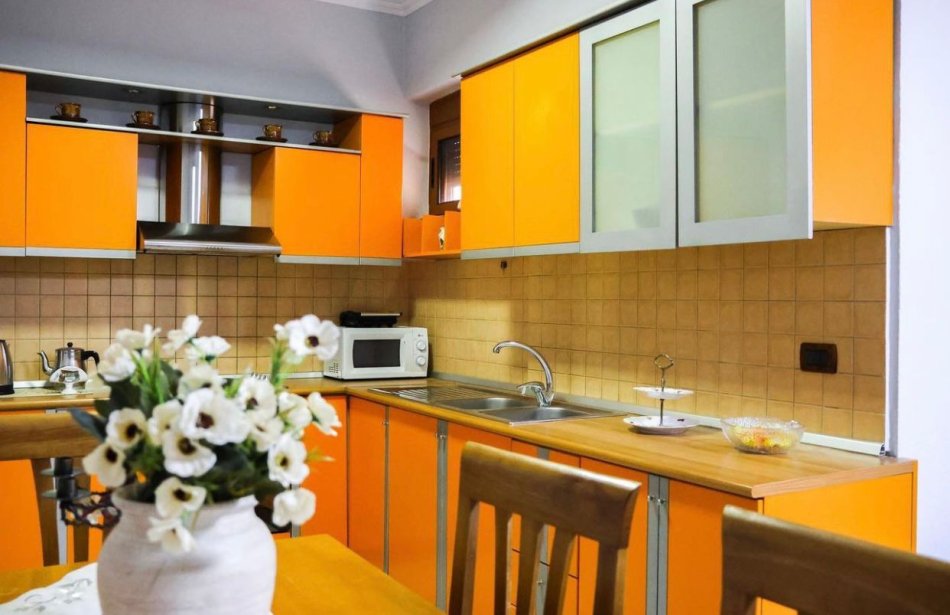 Tirane, jepet me qera apartament 2 Katshe Kati 2, 100 m² 550 € (Rruga Ferit xhajko , prane ish restorant durrsi)