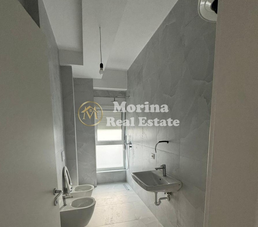Tirane, jepet me qera apartament 2+1 Kati 7, 100 m² 350€ (Ali Demi)