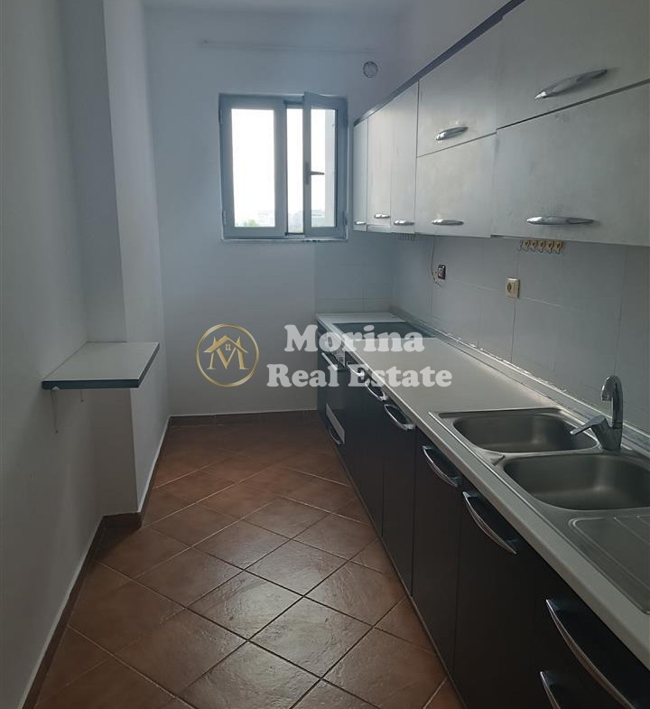 Tirane, jepet me qera apartament 3+1 Kati 3, 175 m² 500 € (Fushe Mezez)