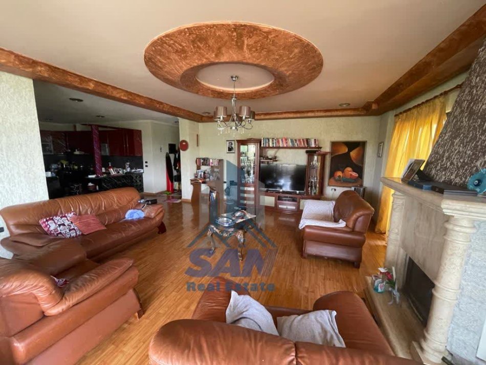 Lushnje, shes apartament+verande | Penthouse 3+1+Aneks+Ballkon Kati 9, (Bulevardi Palmave)