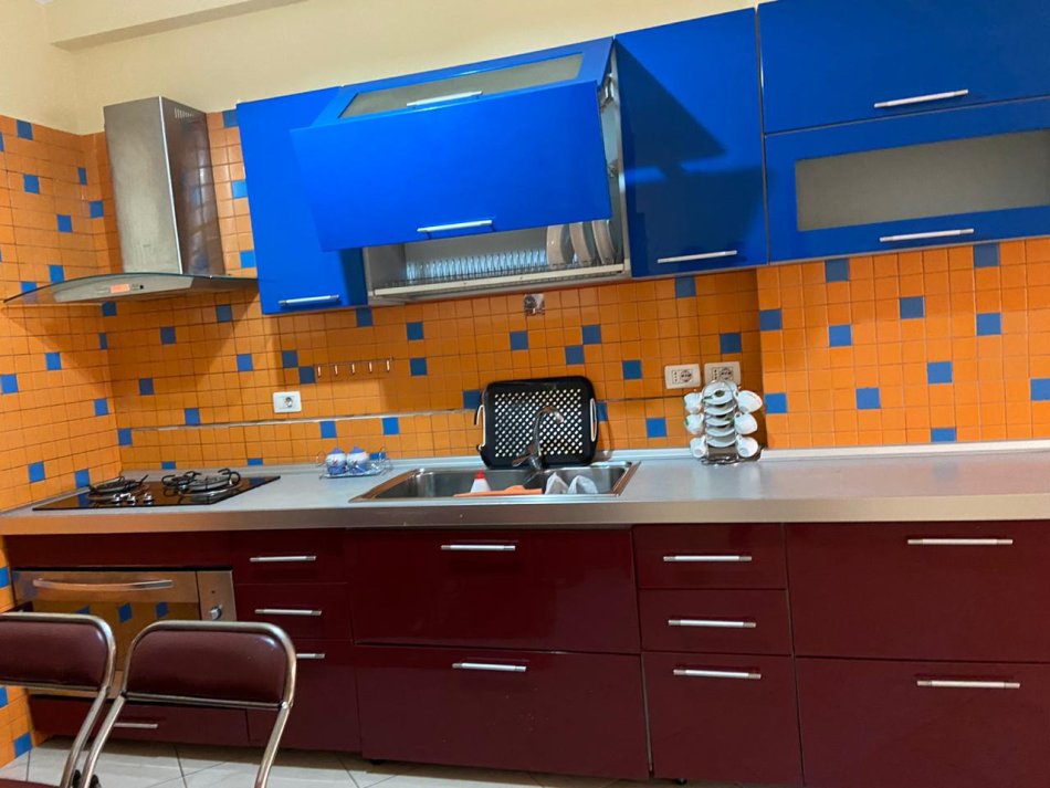 Tirane, jepet me qera apartament 1+1+Ballkon Kati 5, 76 m² 450 € (don bosko)