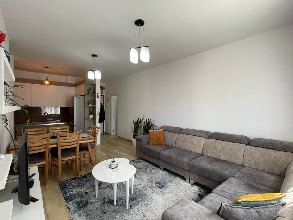 0683487469  Tirane, jepet me qera 2+1+Ballkon Kati 1, 85 m² 750 € (Rruga Egnatia)