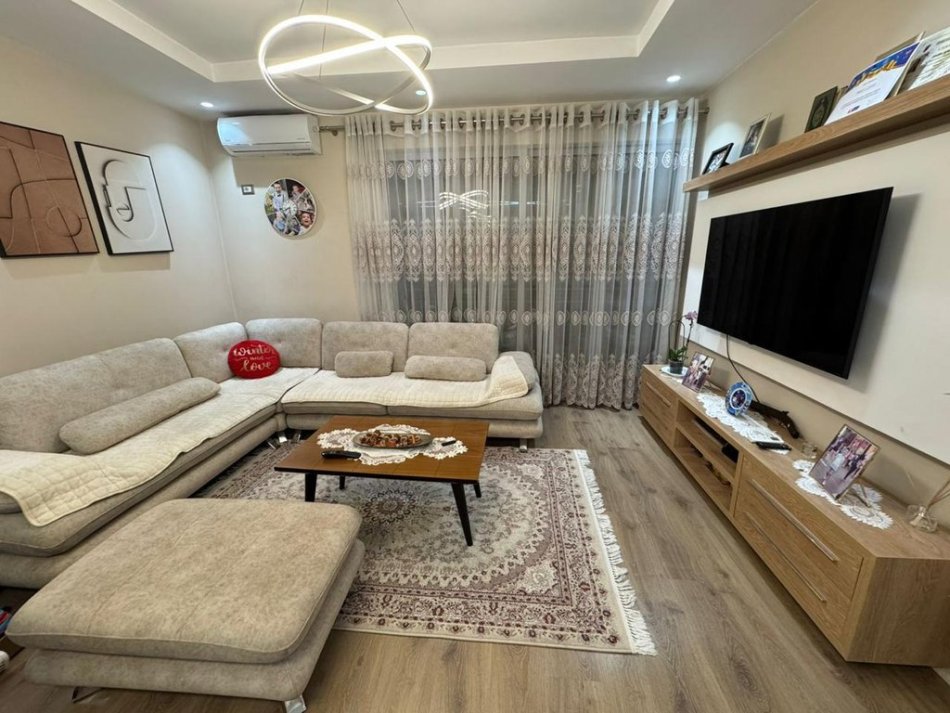 0683487469  Tirane, jepet me qera apartament 2+1+Ballkon Kati 7, 77 m² 750 € (Prane HOTEL FERRARI)