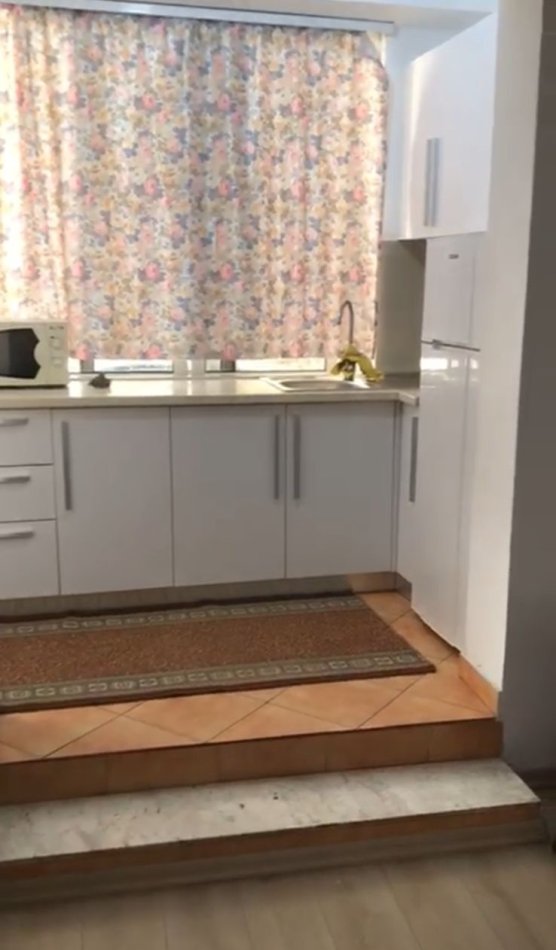 Tirane, jepet me qera apartament 2+1+Ballkon Kati 1, 110 m² 500 € (Rruga e kavajes prane Globe)