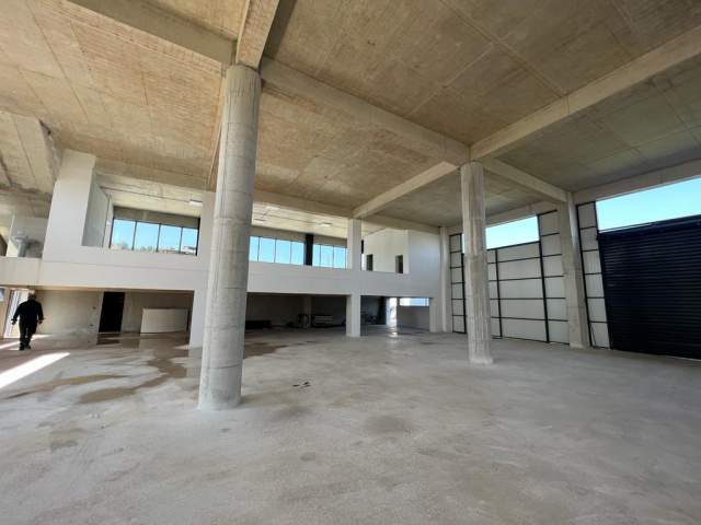 Tirane, jepet me qera magazine 3 Kate, 3.000 m² 15.000 Euro (Mezez)