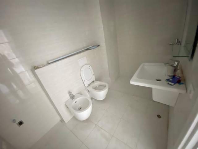 Tirane, jepet me qera apartament 1+1+BLK Kati 2, 64 m² 250 Euro (Rruga Kongresi i Manastirit)