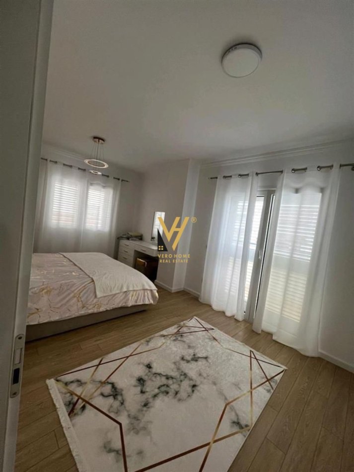Tirane, jepet me qera apartament 3+1+Ballkon Kati 3, 175 m² 1.000 € (KTHESA E KAMZES)