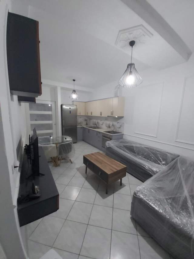 Tirane, jepet me qera apartament Kati 1, 100 m² 450 Euro