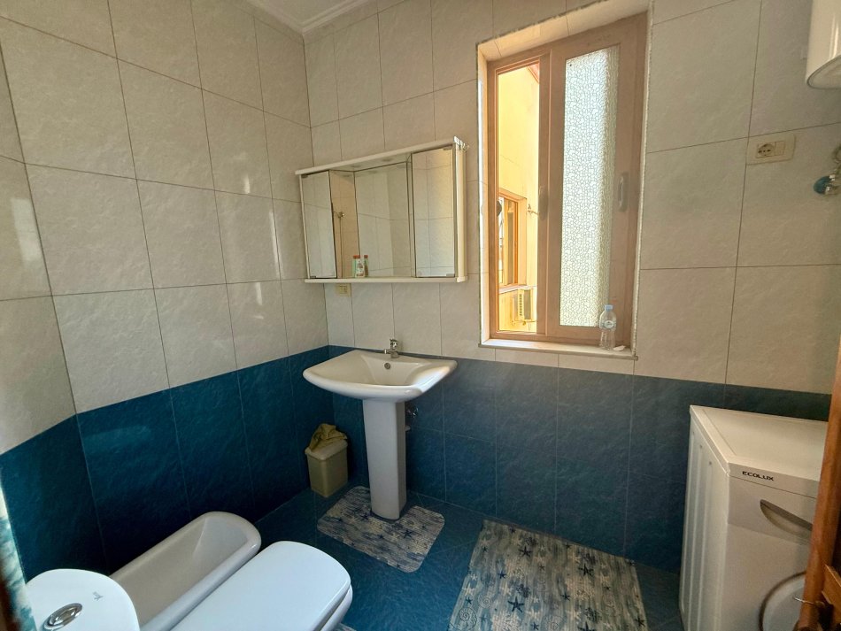 Tirane, jepet me qera apartament 3+1+Ballkon Kati 8, 115 m² 600 € (astir)