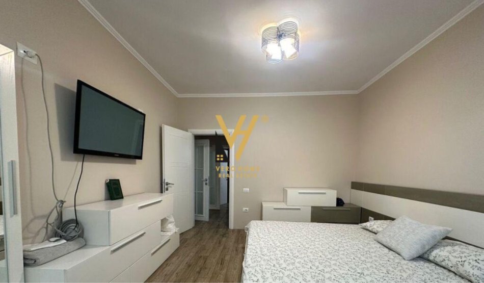 Tirane, jepet me qera apartament 2+1+Ballkon Kati 1, 133 m² 650 € (STACIONI I TRENIT )