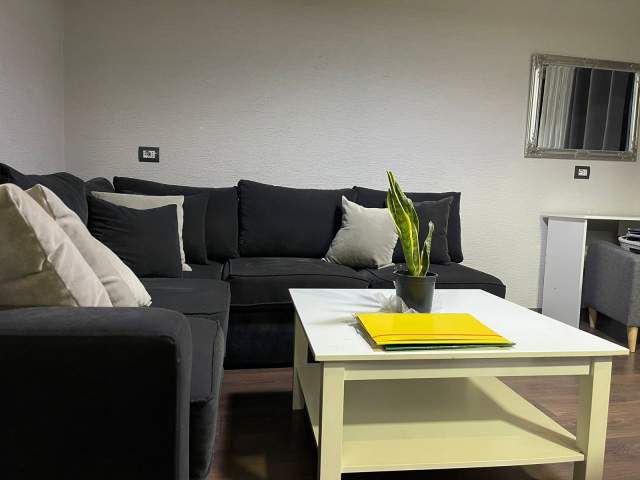 Tirane, jepet me qera apartament 1+1+A+BLK Kati 5, 65 m²400 Euro
