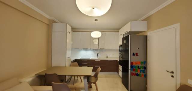 Tirane, shitet apartament 85 m² 200.000 Euro