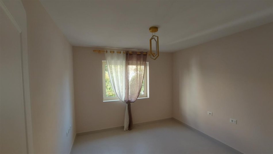 Tirane, jepet me qera apartament 2+1+Ballkon Kati 1, 65 m² 600 € (Vasil Shanto prane shkolles “Vasil Shanto”)