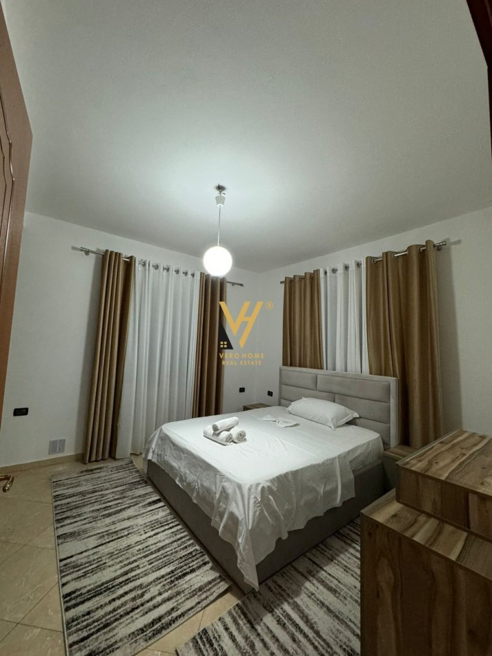 Tirane, jepet me qera apartament 1+1+Ballkon Kati 4, 90 m² 450 € (RRUGA 5 MAJI)