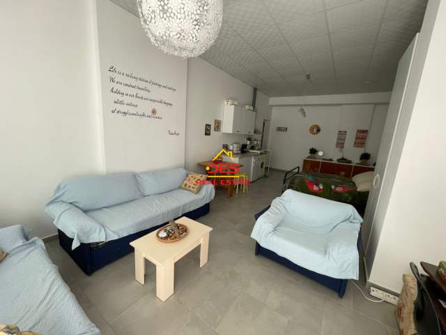 Vlore, jepet me qera Kati 1, 40 m² 200 Euro (Kisha Ortodokse)