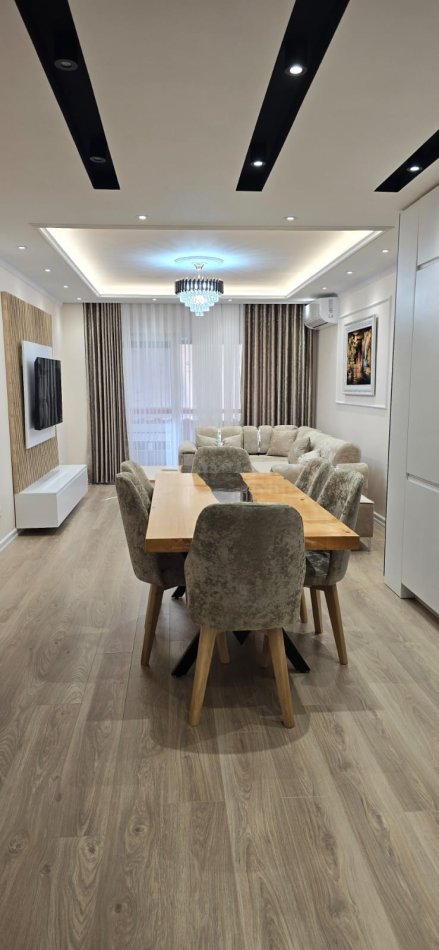 Tirane, jepet me qera 4+1+Ballkon , 90 m² 1.200 € (Kompleksi kolombo siper furres peti rreshti par)