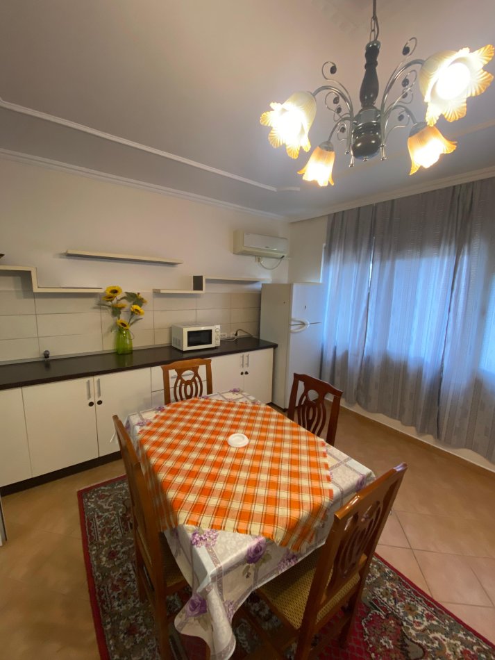 Tirane, jap me qera apartament 2+1+Ballkon Kati 3, 110 m² 600 € (Ish Shushica)