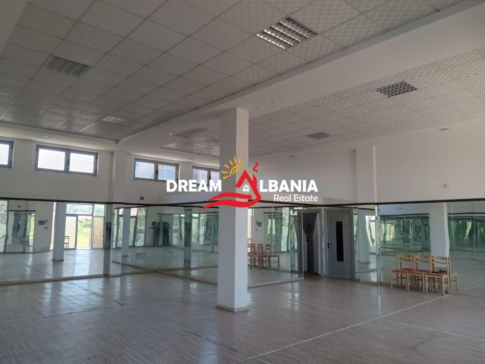 Tirane, jepet me qera magazine , Kati 0, 3,500 m² 700 € 