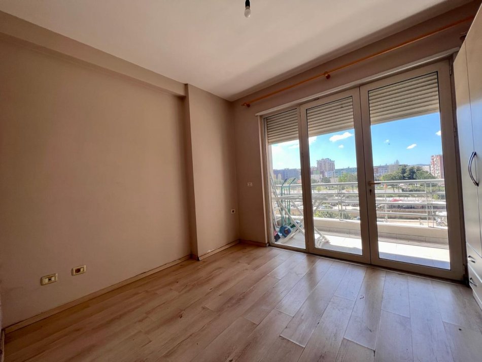 Shitet Apartament 1+1 “ Zogu i Parë ”, Tiranë.