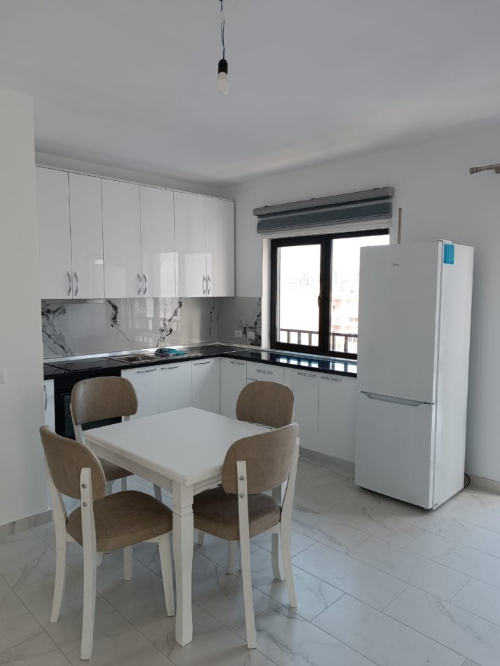 Tirane, jepet me qera apartament 2+1 Kati 5, 90 m² 550 € (Selvia)
