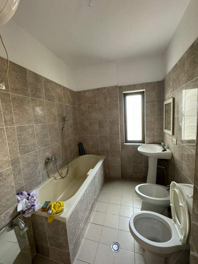 Tirane, jepet me qera apartament 2+1+BLK Kati 3, 115 m² 40.000 Leke (prane Hotel Palma)
