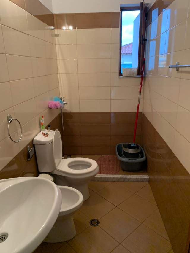 Tirane, jepet me qera apartament 1+1+BLK Kati 1, 70 m² 30.000 Leke (rruga Mihal Grameno)