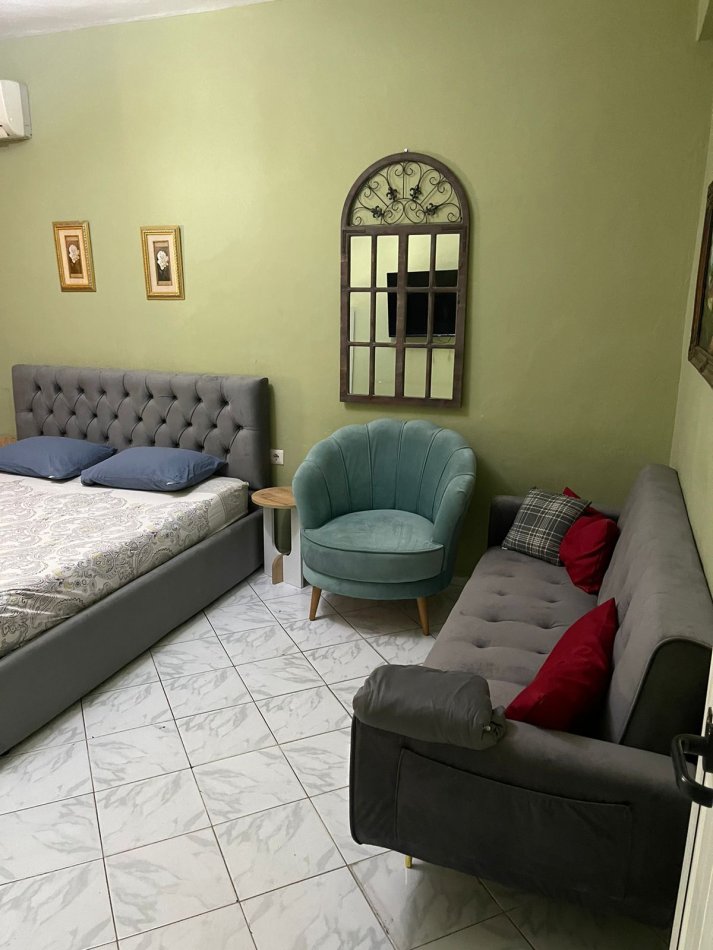 Tirane, jepet me qera apartament 2+1 Kati 2, 65 m² 600 € (Rruga Barrikadave)