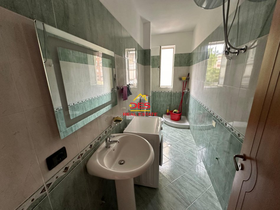 Vlore, jepet me qera apartament 2+1 Kati 2, 110 m² 400 € (Rruga Hasan Kushta)