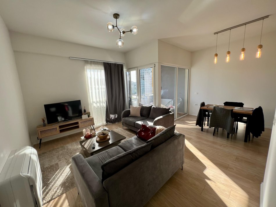 Tirane, jepet me qera 2+1 Kati 4, 100 m² 1.300 € (rruga e kosovareve)