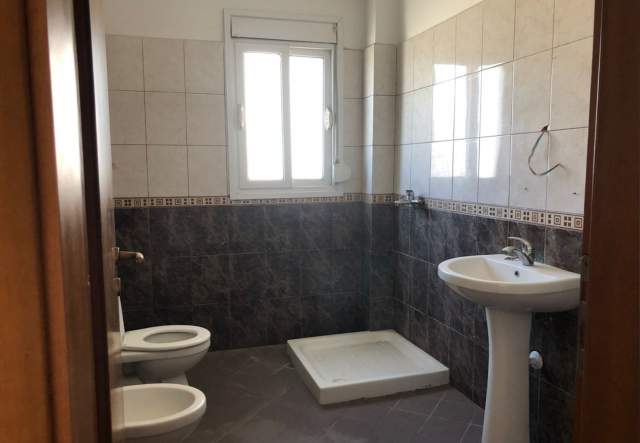 Vlore, shitet apartament 84 m² 45.000 Euro