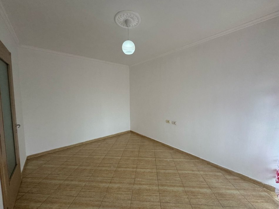Tirane, shes apartament 1+1+Ballkon Kati 2, 67 m² 89.000 € (Sotir Caci)