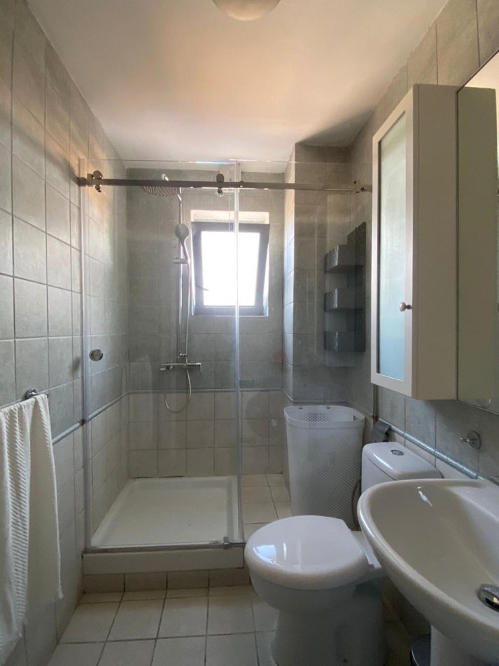 Tirane, jepet me qera apartament 2+1+Ballkon Kati 3, 120 m² 850 € (Hoxha Tahsim)