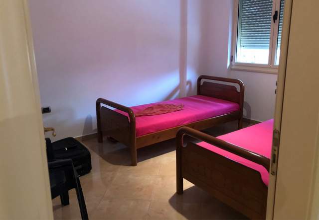 Vlore, jepet me qera apartament 120 m² 300 Euro