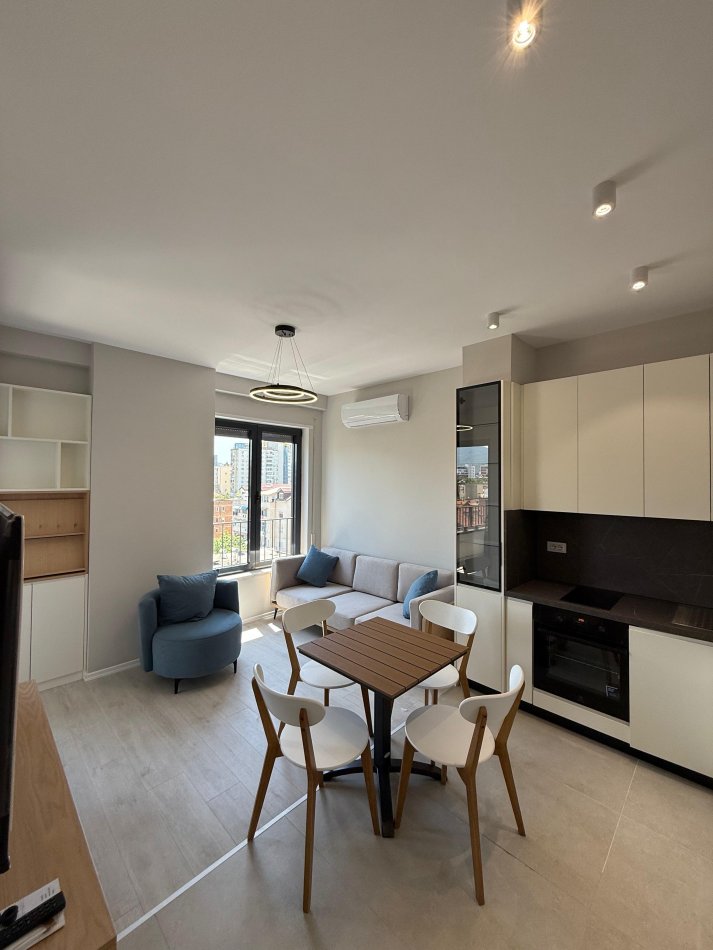 Tirane, jap me qera apartament 1+1 Kati 4, 70 m² 700 € (Rruga Karl Gega)