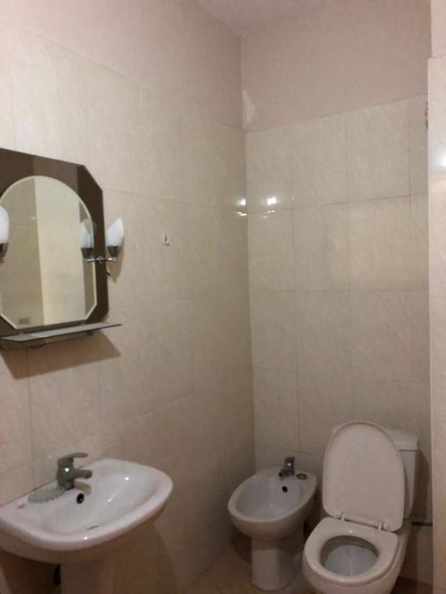 Tirane, jepet me qera apartament 2+1 Kati 2, 100 m² 35.000 Leke (Teodor Keko)