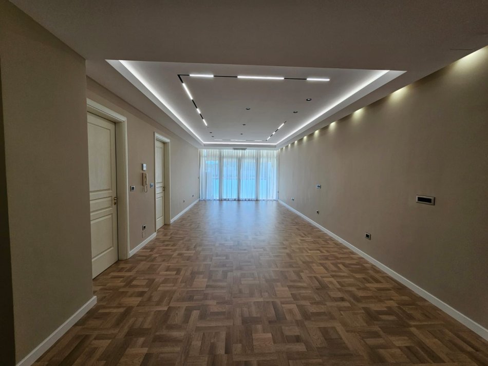 Tirane, jepet me qera apartament 3+1 Kati 5, 120 m² 1.800 € (rruga dervish hima)