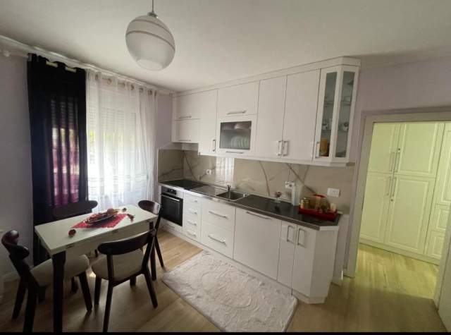 Tirane, jepet me qera apartament 1+1+BLK Kati 1, 70 m² 480 Euro (Sheshi Wilson)